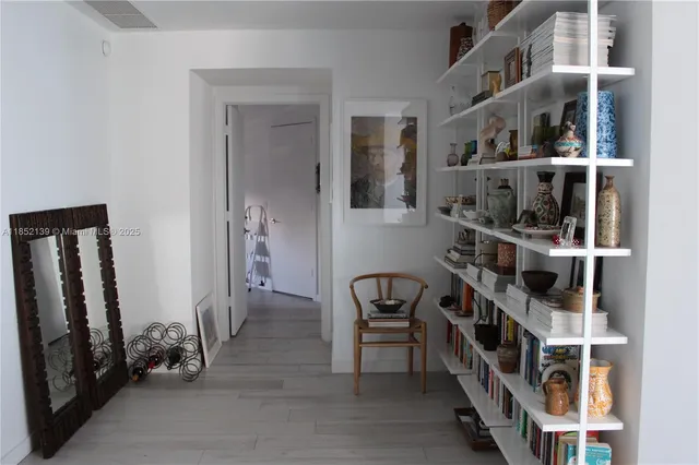 a view of an entryway with workspace