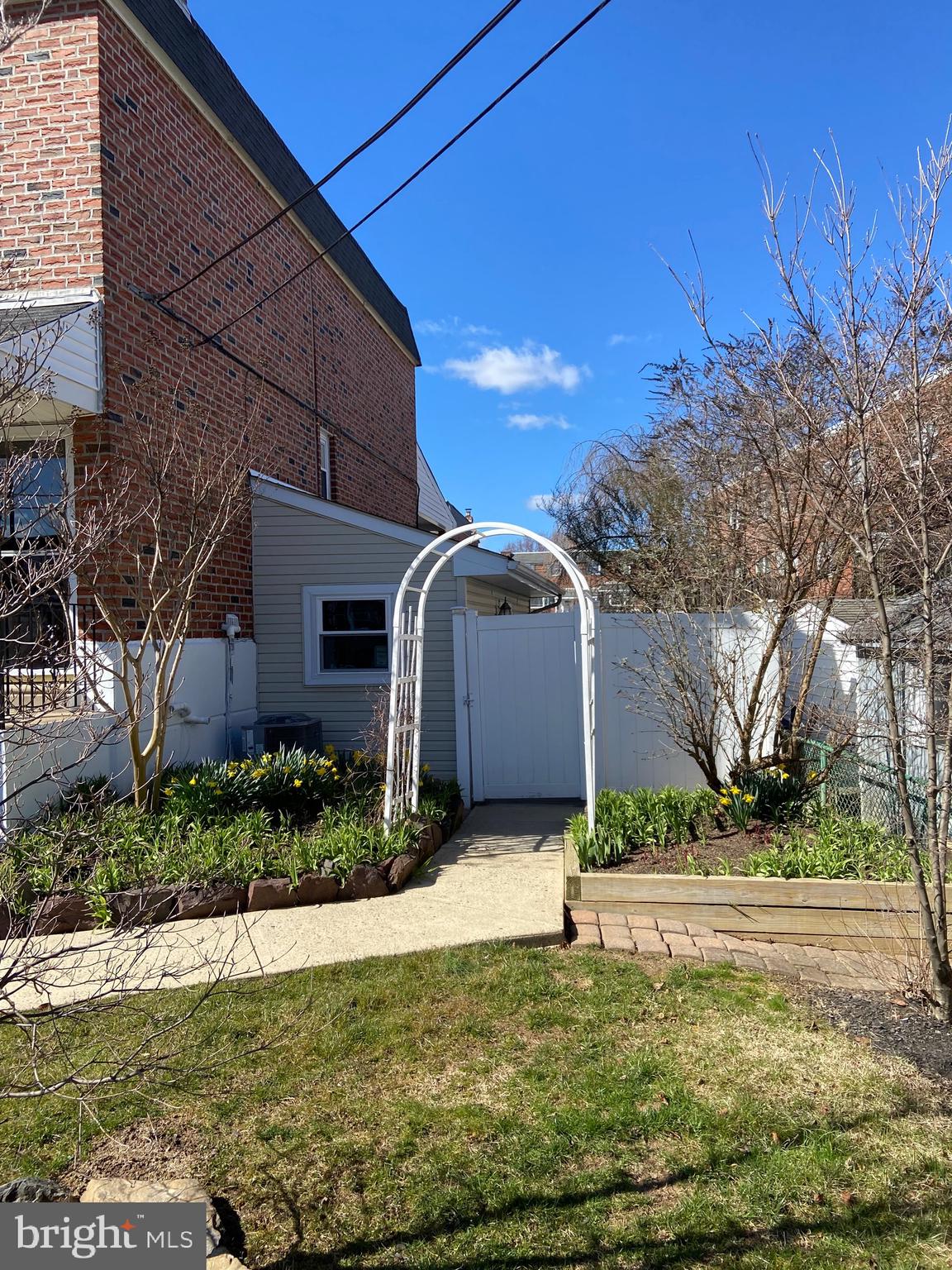 12618 Medford Road Philadelphia, PA 19154 - Photo 5 of 44 Side