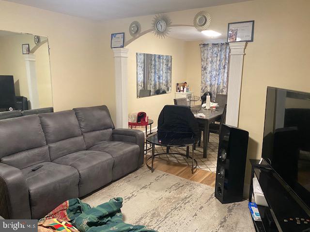 638 Littlecroft Road Upper Darby, PA 19082 - Photo 3 of 9