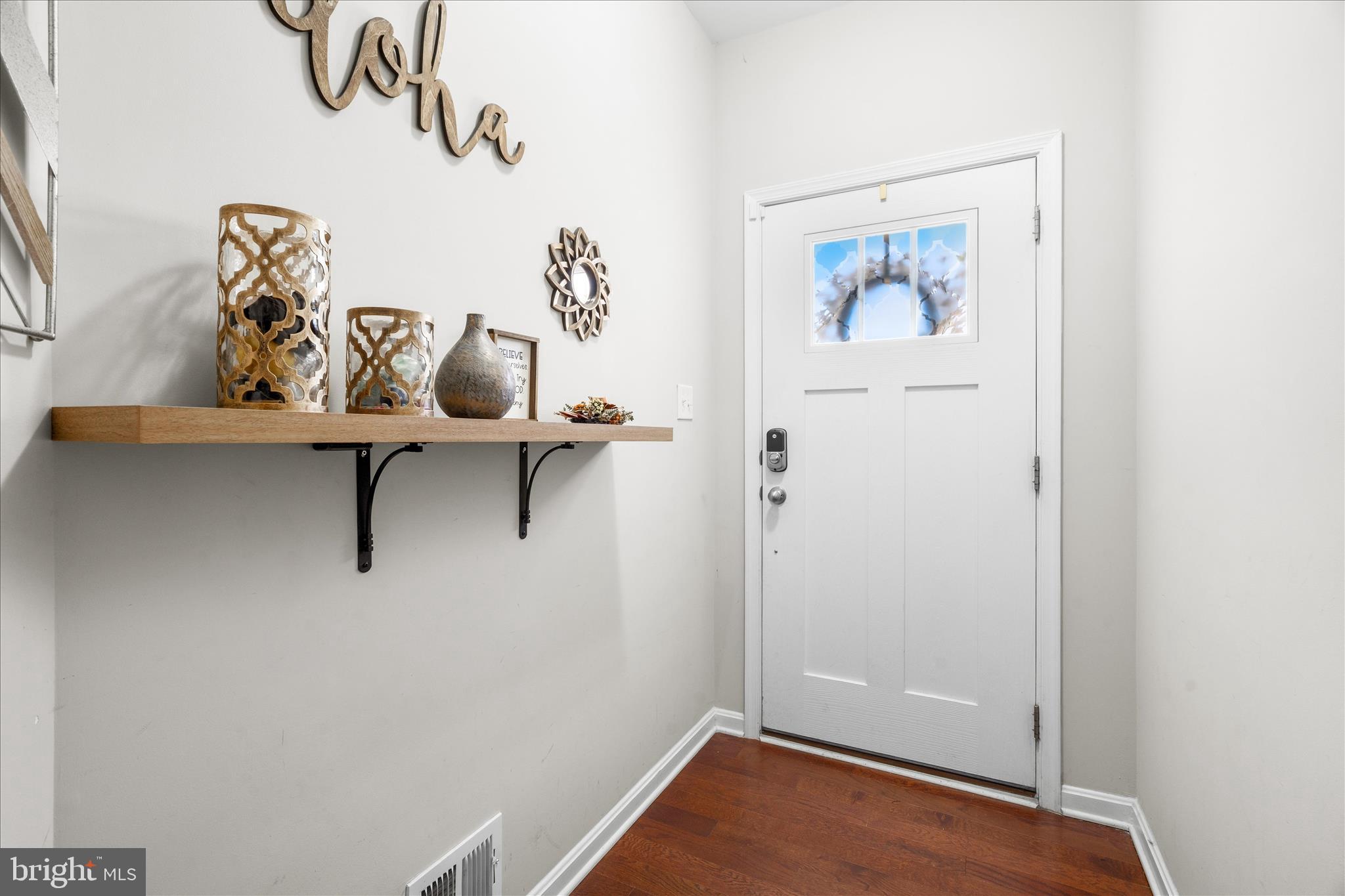 4668 Cambria Road Frederick, MD 21703 - Photo 14 of 38 Entryway