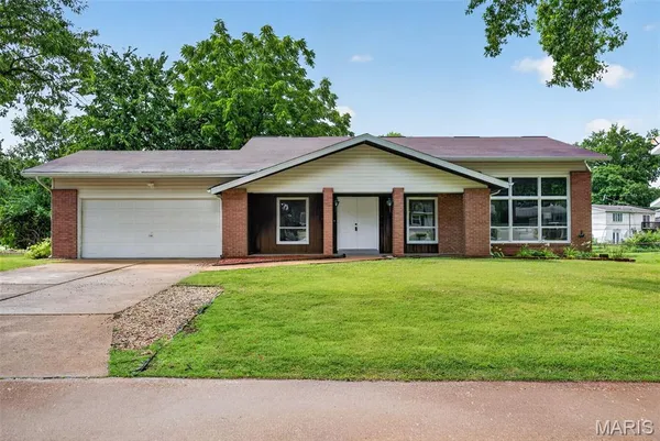 $279,900 | 7323 Cartwheel Lane, Hazelwood, MO 63042
