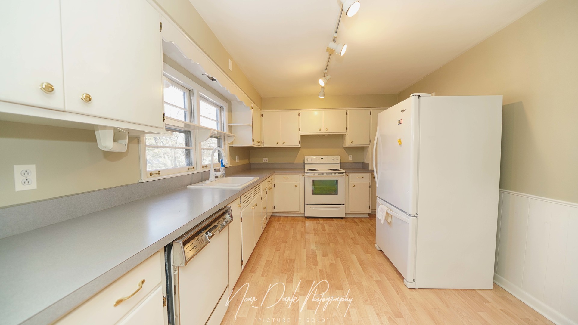 406 Mound Street Fox River Grove, IL 60021 - Photo 11 of 36 Gallery Image 11