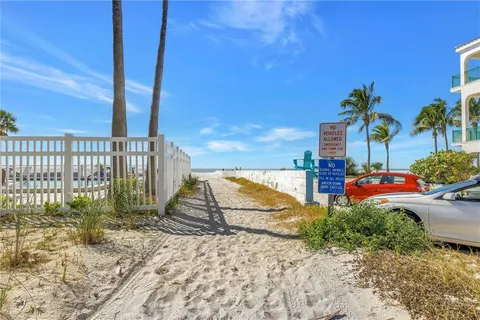 $388,888 | 18319 Sunset Boulevard, Redington Shores, FL 33708