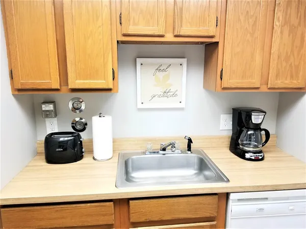 $2,550 | 803 Cocheco Court, Unit 803, Dover, NH 03820