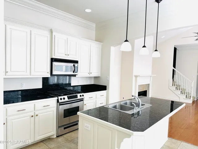 $1,950 | 108 Laguna Lane, Lafayette, LA 70508