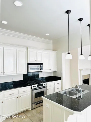 $1,950 | 108 Laguna Lane, Lafayette, LA 70508