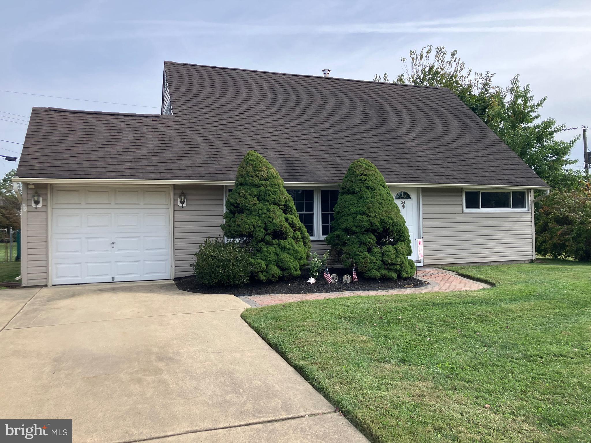 24 Umber Road Levittown, PA 19056 - Photo 2 of 29 Gallery Image 2