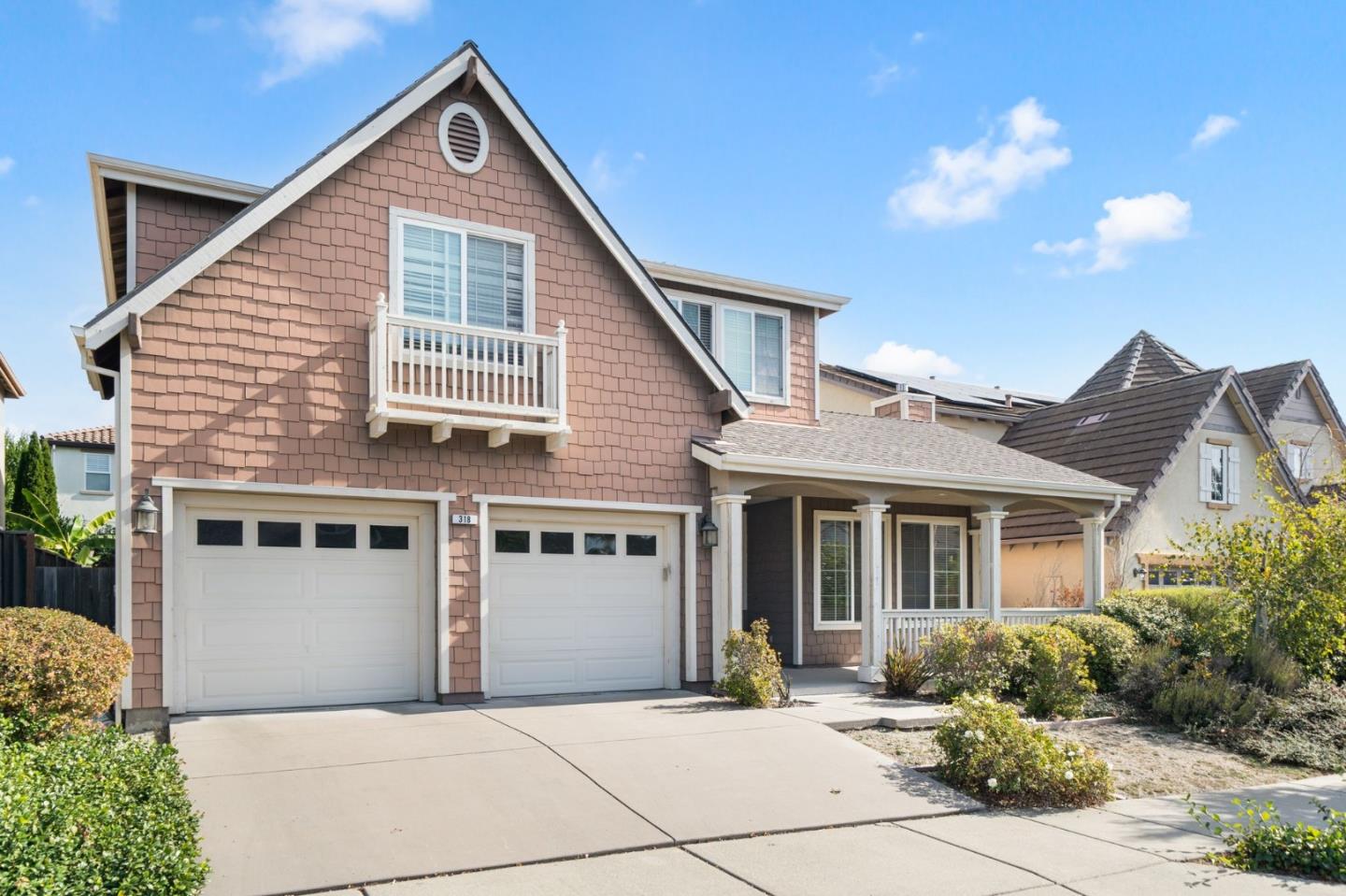 318 Rothbury Way San Ramon, CA 94582 - Photo 2 of 53 a front view of a house with a garden