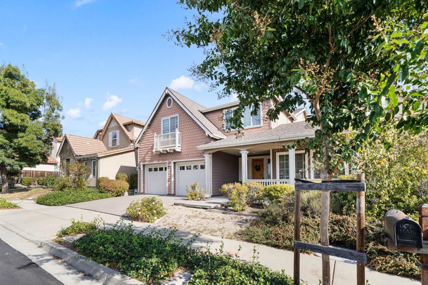 318 Rothbury Way San Ramon, CA 94582 - Photo 3 of 53 a view of a yard in front of house