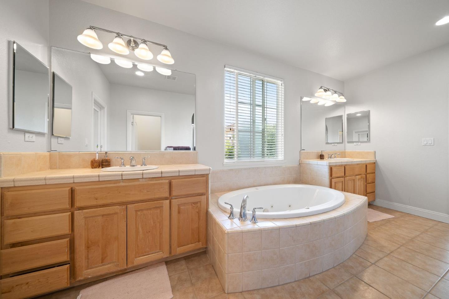 318 Rothbury Way San Ramon, CA 94582 - Photo 36 of 53 a bathroom with a tub a sink and mirror