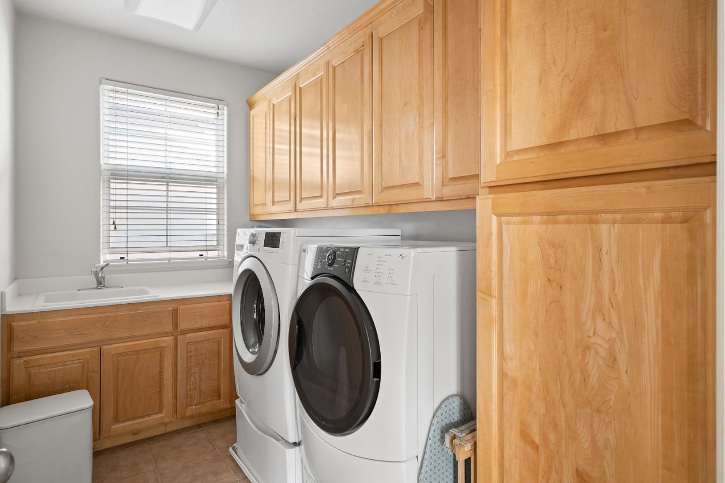 318 Rothbury Way San Ramon, CA 94582 - Photo 39 of 53 a utility room with dryer and washer