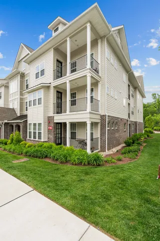 $435,000 | 1801 Shadow Green Drive, Unit 204, Franklin, TN 37064