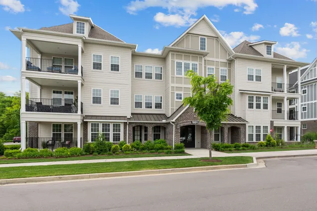 $435,000 | 1801 Shadow Green Drive, Unit 204, Franklin, TN 37064