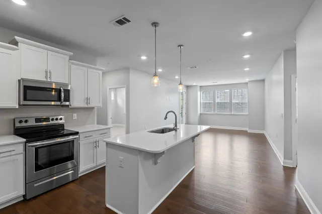 $435,000 | 1801 Shadow Green Drive, Unit 204, Franklin, TN 37064