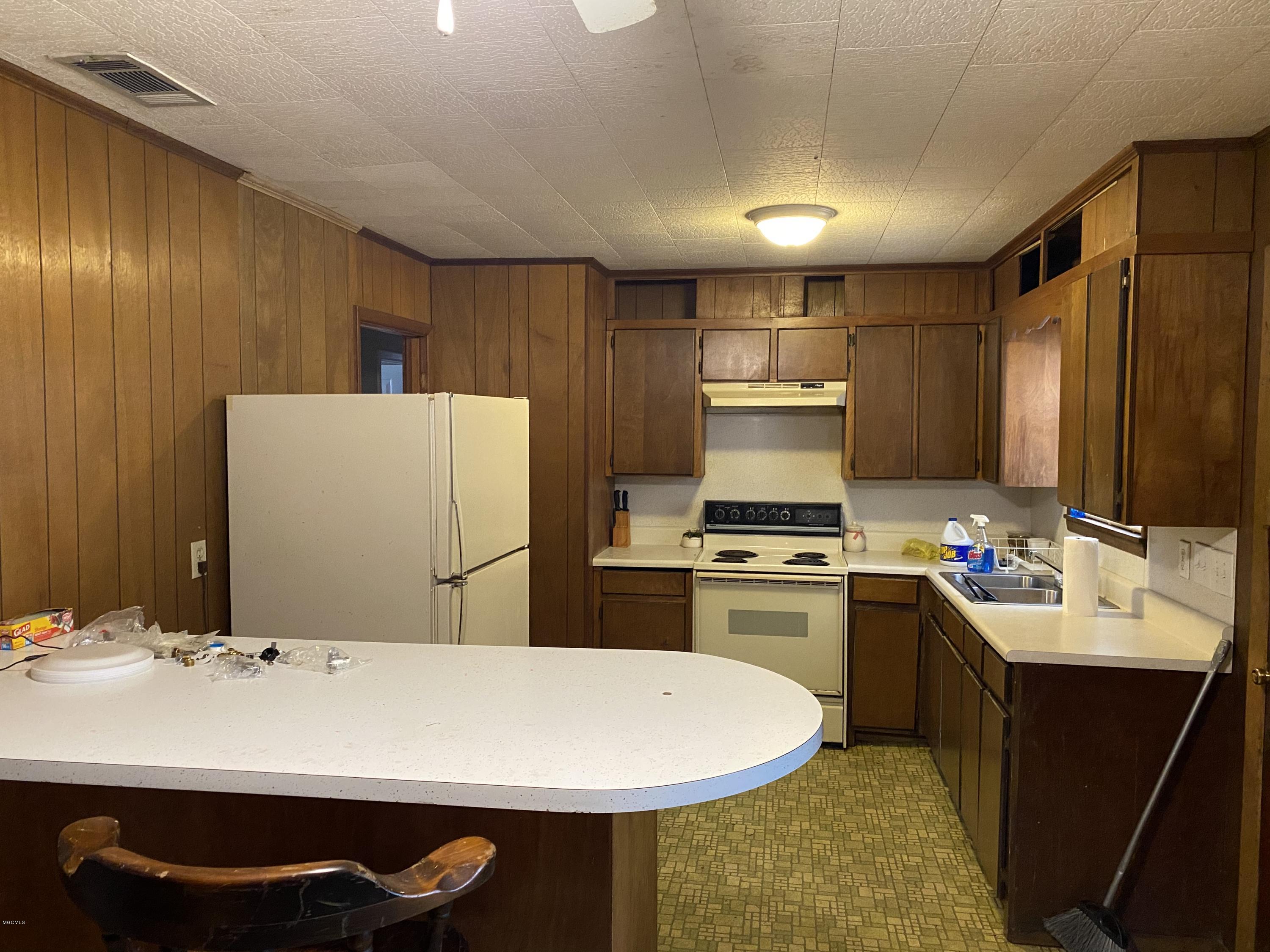 4425 1st Street Moss Point, MS 39563 - Photo 4 of 10 F909AC49-B819-4E83-8424-AACB4D0DEFED