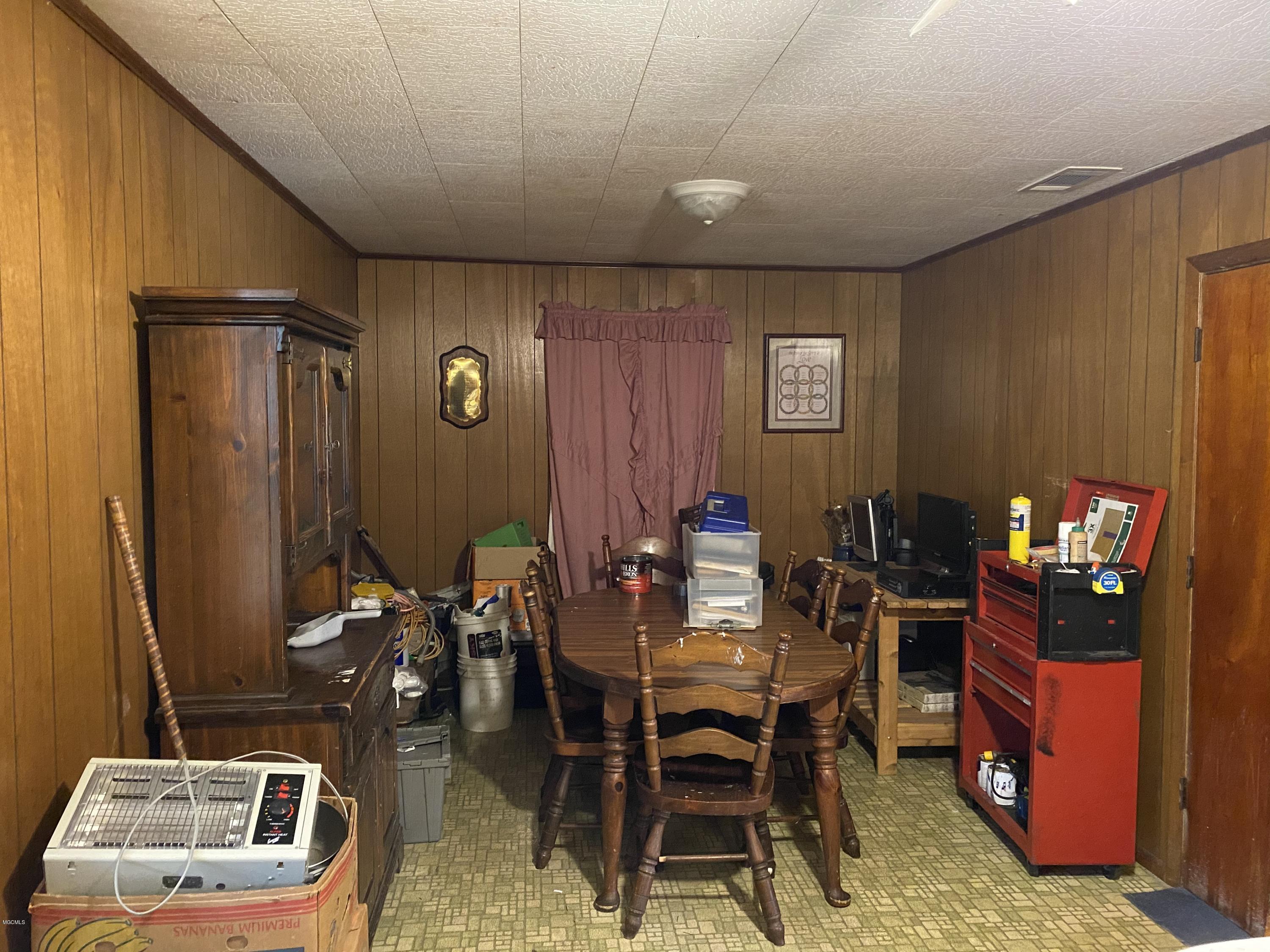 4425 1st Street Moss Point, MS 39563 - Photo 5 of 10 CFF3FD33-CB4F-4F0F-A8E7-D79DFFBFAEB2