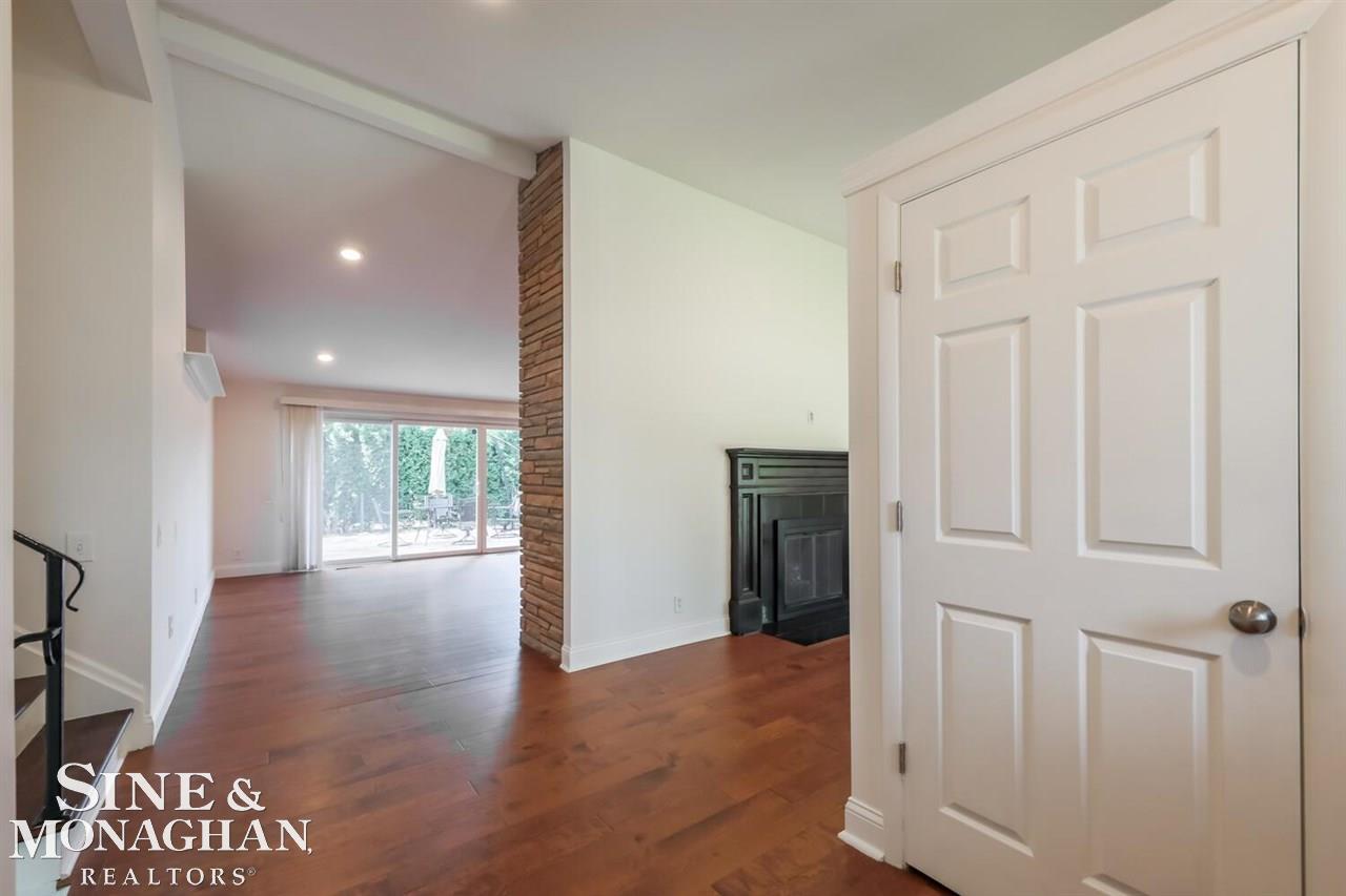 577 Cook Road Grosse Pointe, MI 48236 - Photo 3 of 37 50086309-2.JPG