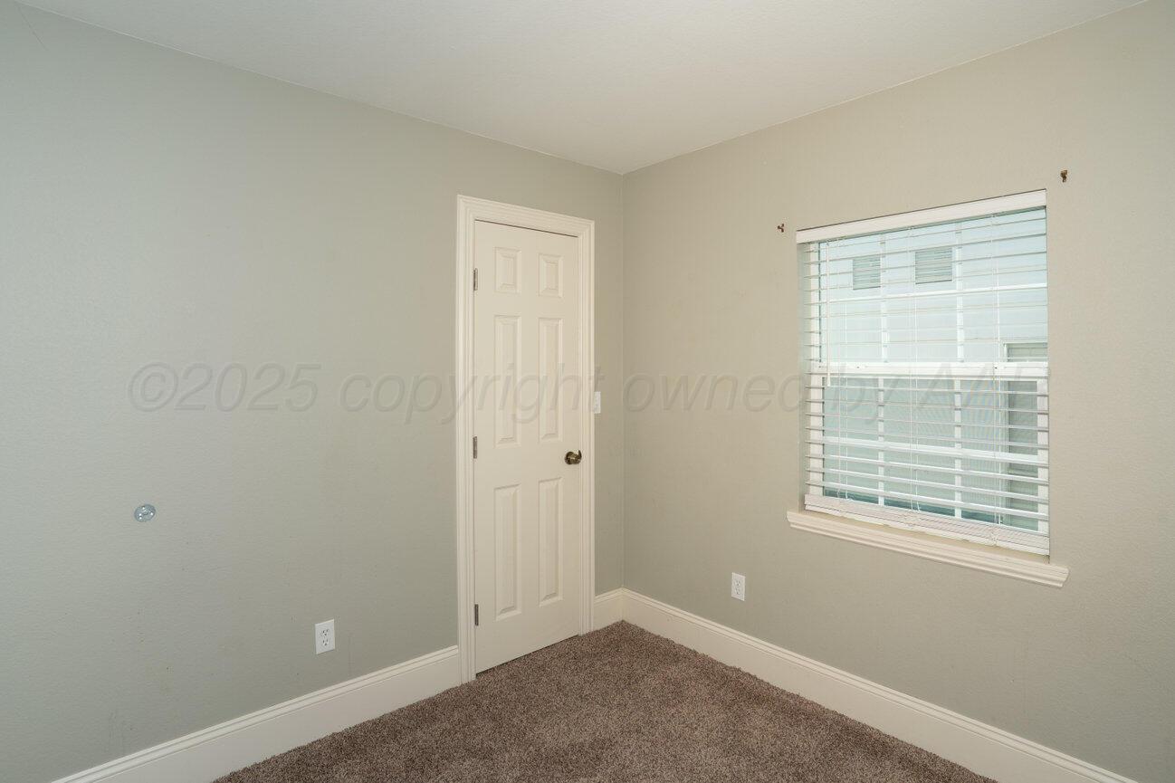 4436 South Travis Street Amarillo, TX 79110 - Photo 26 of 29 an empty room with windows