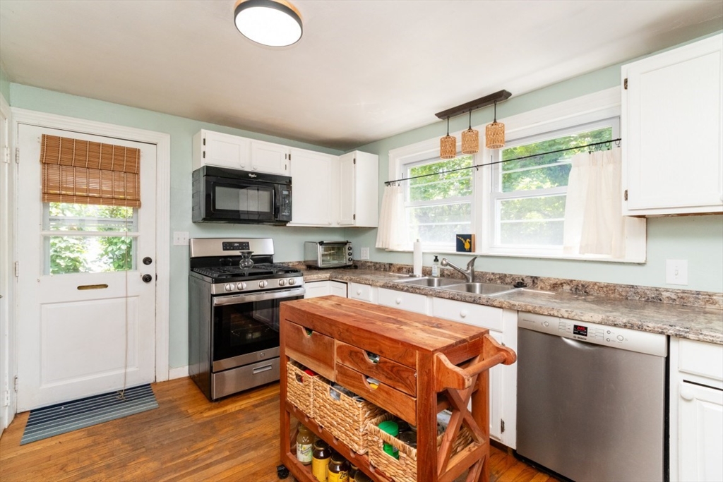 77 Clinton Road Weymouth, MA 02189 - Photo 11 of 38