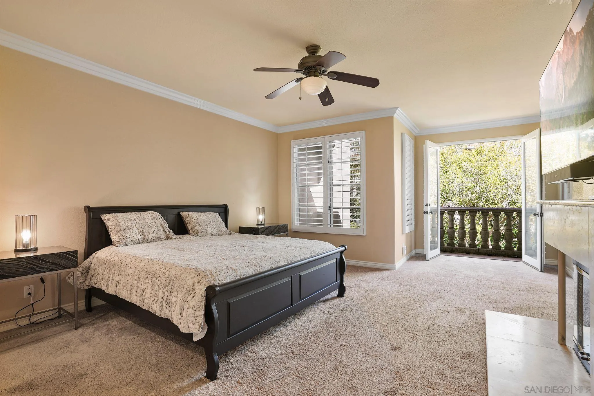 9683 Claiborne Square La Jolla, CA 92037 - Photo 35 of 67 a spacious bedroom with a bed and a large window