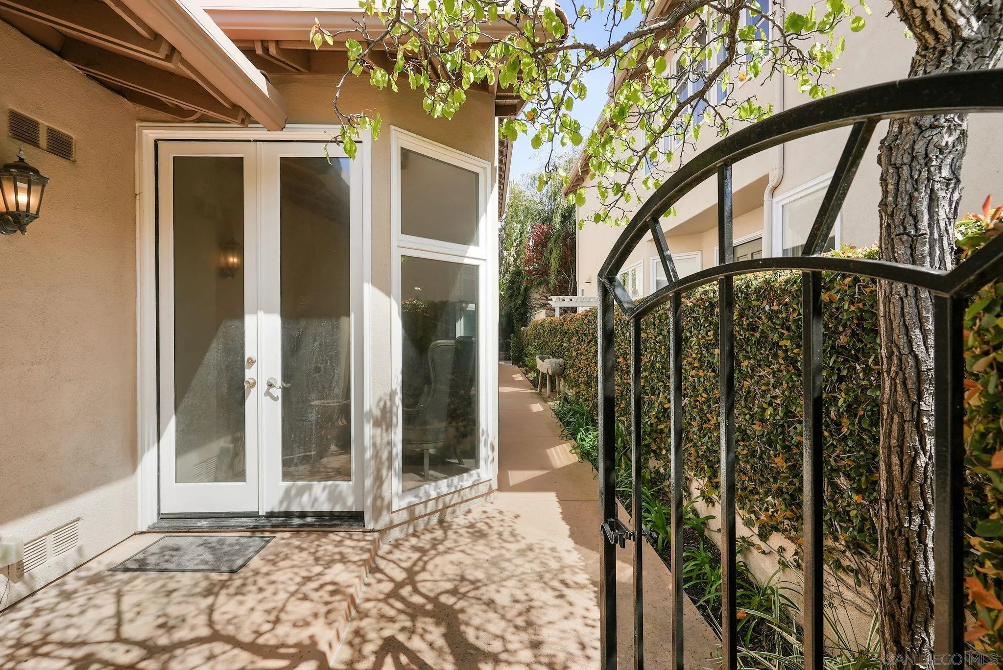 9683 Claiborne Square La Jolla, CA 92037 - Photo 4 of 67