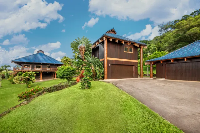 a view of livingroom with furniture and window