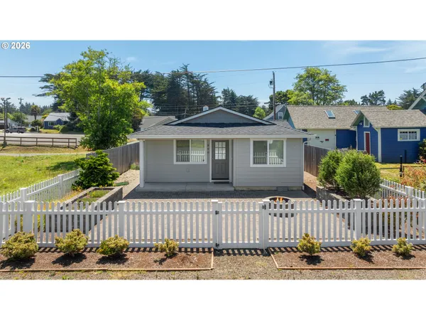 $449,000 | 860 1st Street Southeast, Bandon, OR 97411