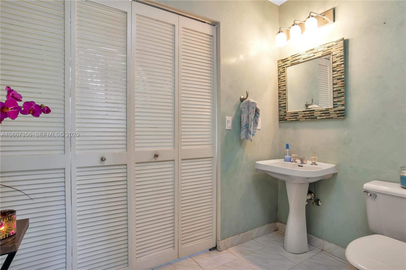 11360 Rockinghorse Road Cooper City, FL 33026 - Photo 17 of 31 a bathroom with a sink mirror and toilet