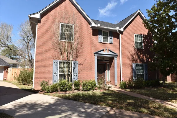 $2,800 | 2822 Grants River Circle, Sugar Land, TX 77479