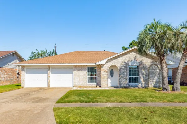 $2,400 | 3206 Pine Street, Galveston, TX 77551