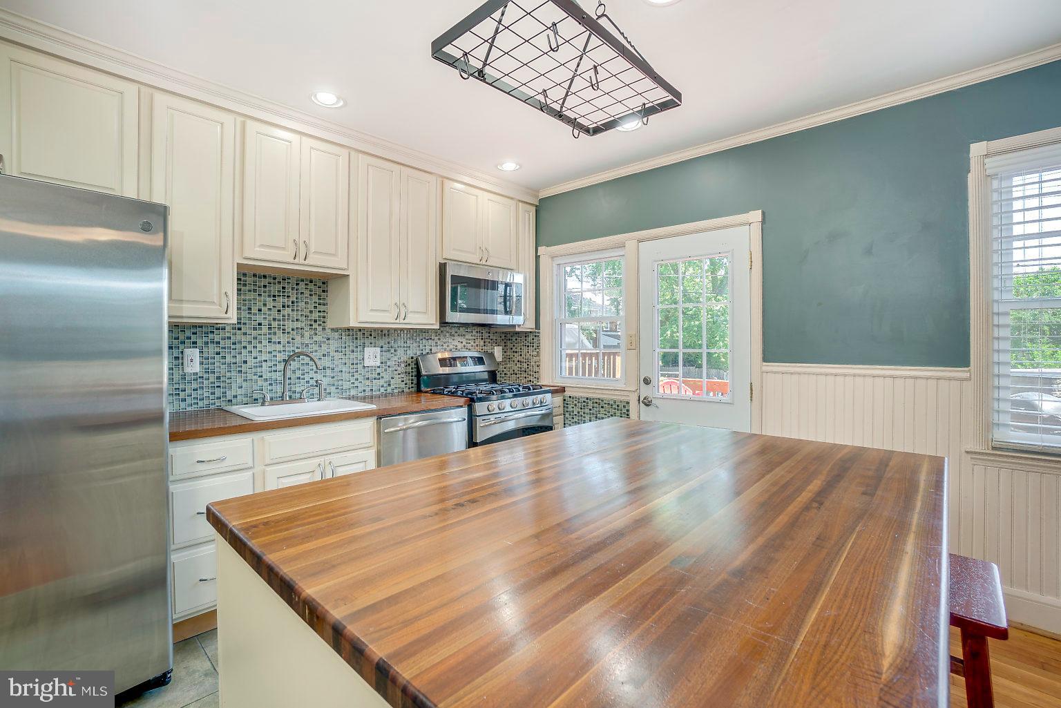 307 Westshire Road Baltimore, MD 21229 - Photo 17 of 38 Gallery Image 17