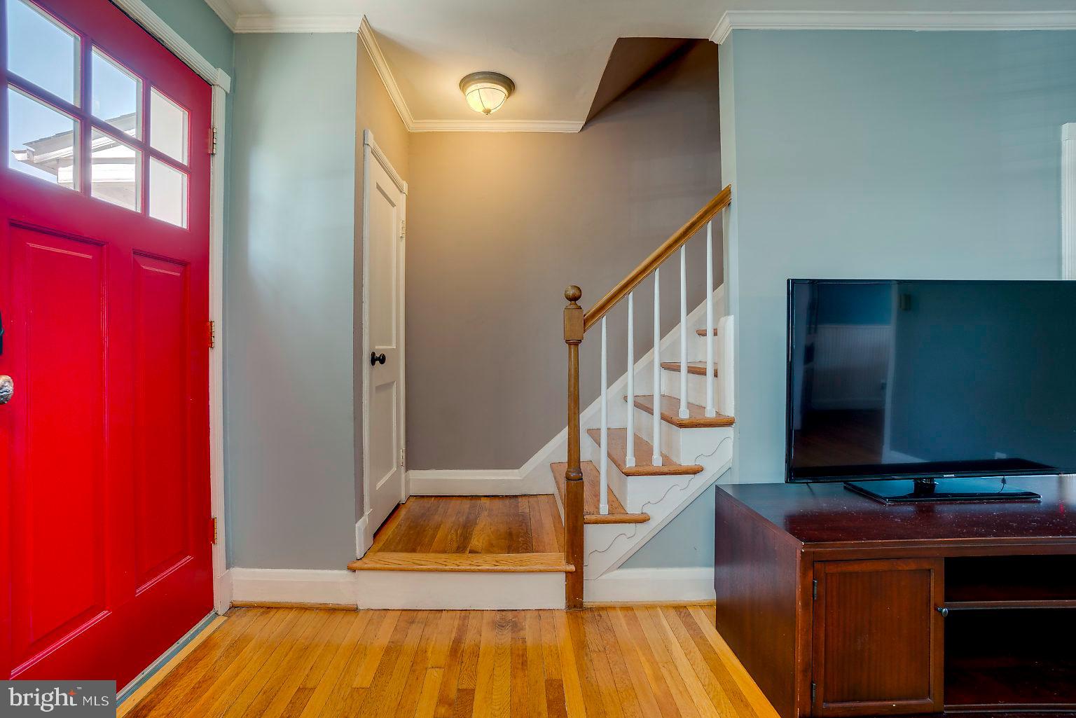 307 Westshire Road Baltimore, MD 21229 - Photo 6 of 38 Gallery Image 6