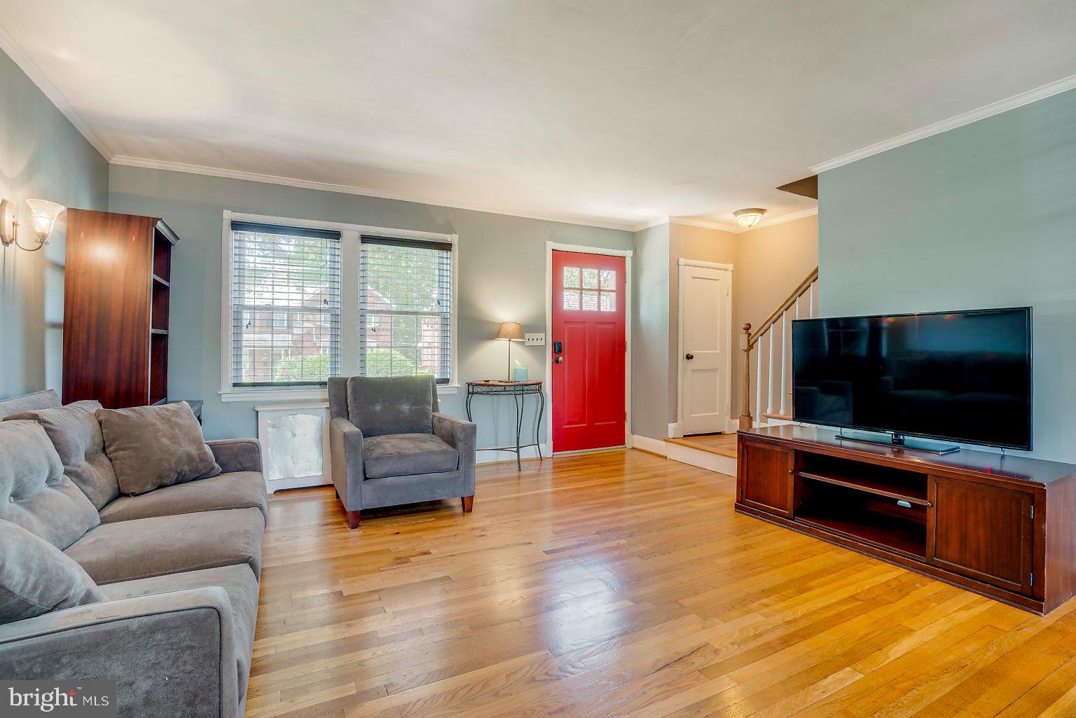 307 Westshire Road Baltimore, MD 21229 - Photo 8 of 38 Gallery Image 8