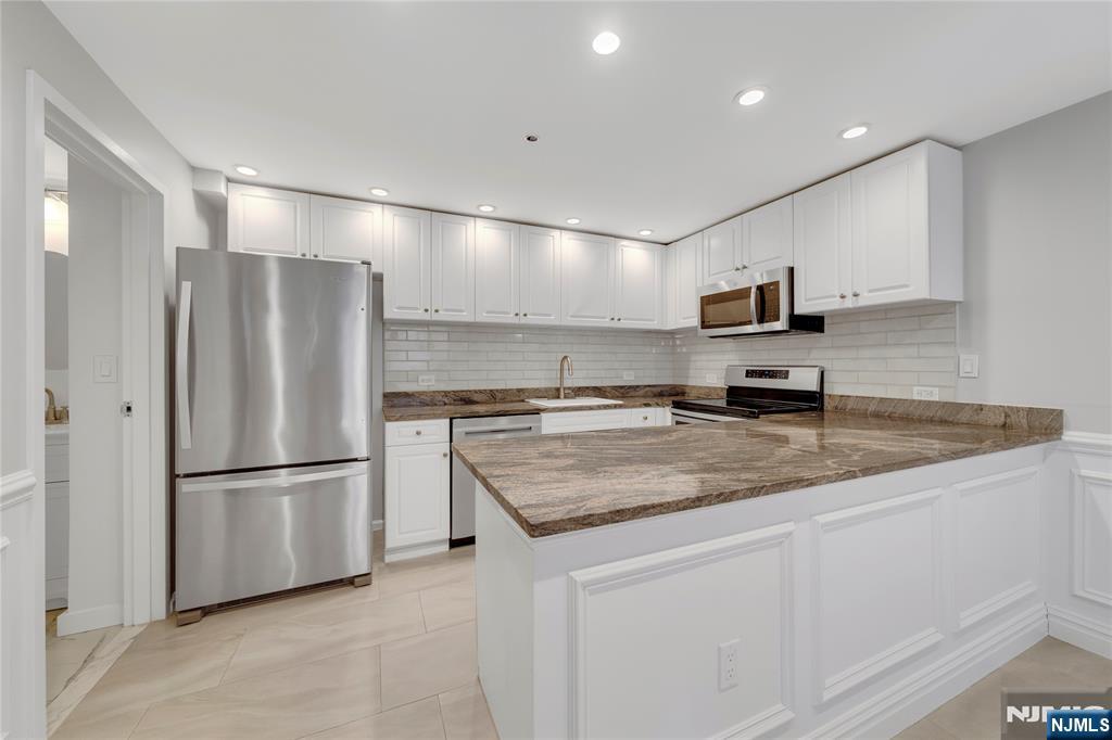 2 Constitution Court, Unit 106 Hoboken, NJ 07030 - Photo 9 of 32