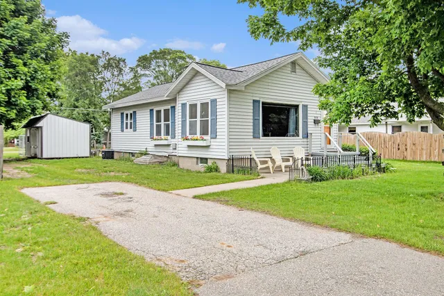 $249,000 | 919 Lawndale Street, Ludington, MI 49431