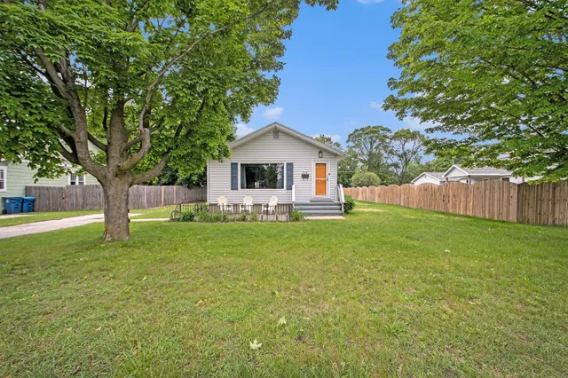 $249,000 | 919 Lawndale Street, Ludington, MI 49431