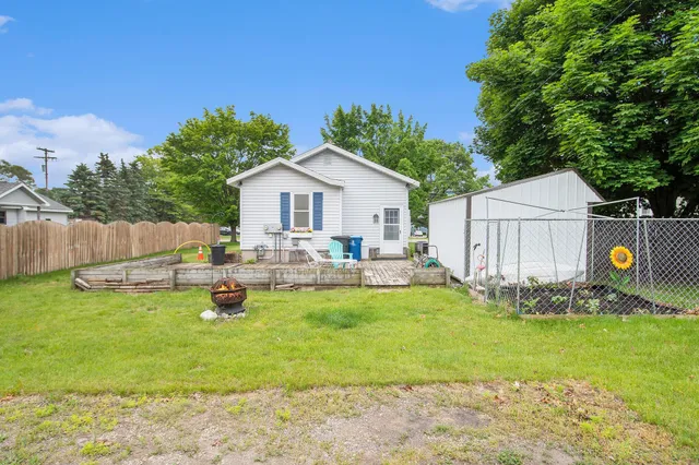 $249,000 | 919 Lawndale Street, Ludington, MI 49431