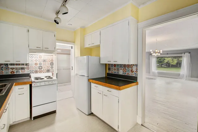 $249,000 | 919 Lawndale Street, Ludington, MI 49431