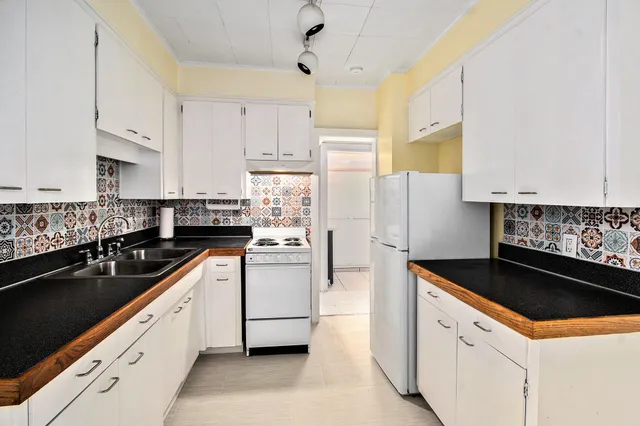 $249,000 | 919 Lawndale Street, Ludington, MI 49431