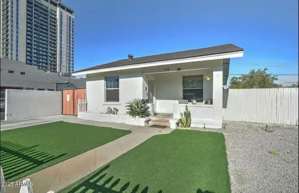 a view of a house with backyard and sitting area