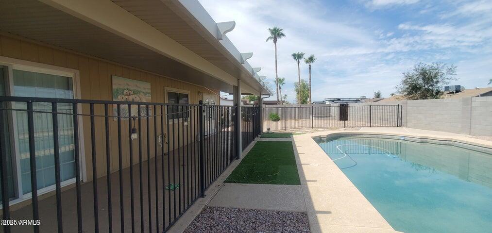 824 West Fordham Drive Tempe, AZ 85283 - Photo 8 of 20 a view of swimming pool
