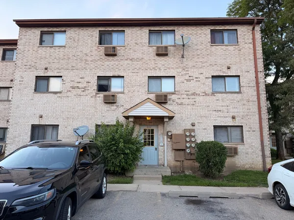 $167,500 | 462 East Osage Lane, Unit 1A, Palatine, IL 60074