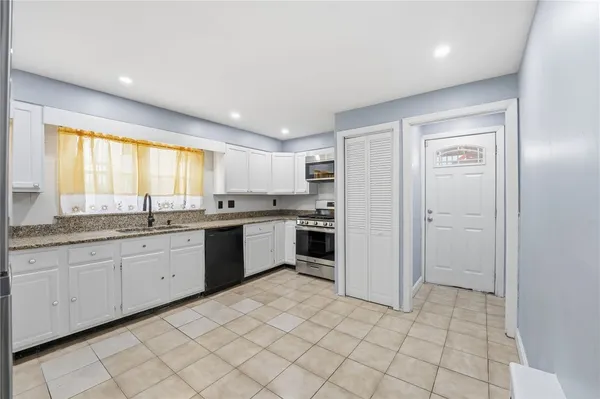 $2,000 | 5 Bradley Street, Unit 1, Providence, RI 02908