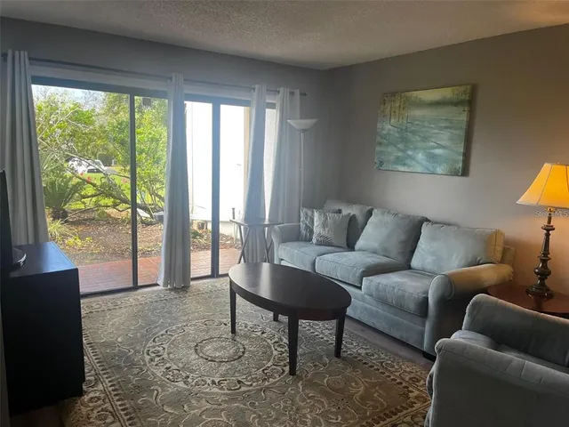 $1,995 | 1051 South Highland Street, Unit 6B, Mount Dora, FL 32757