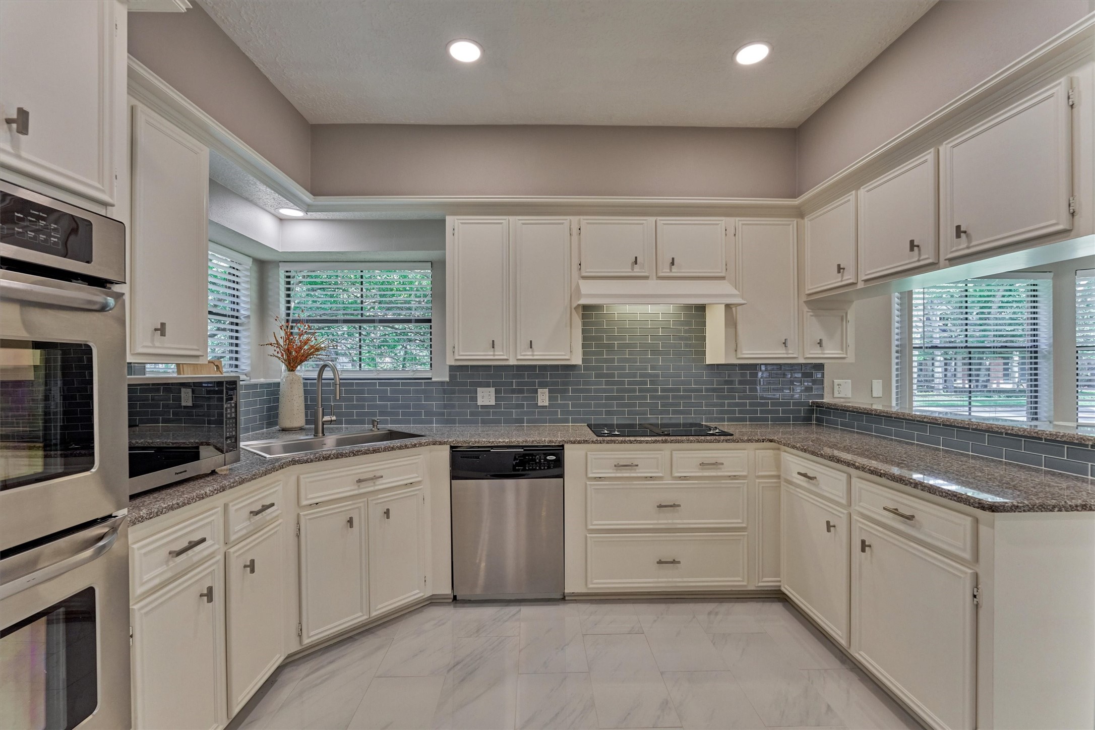 9 Southfork Pines Court Spring, TX 77381 - Photo 4 of 29 Gallery Image 4