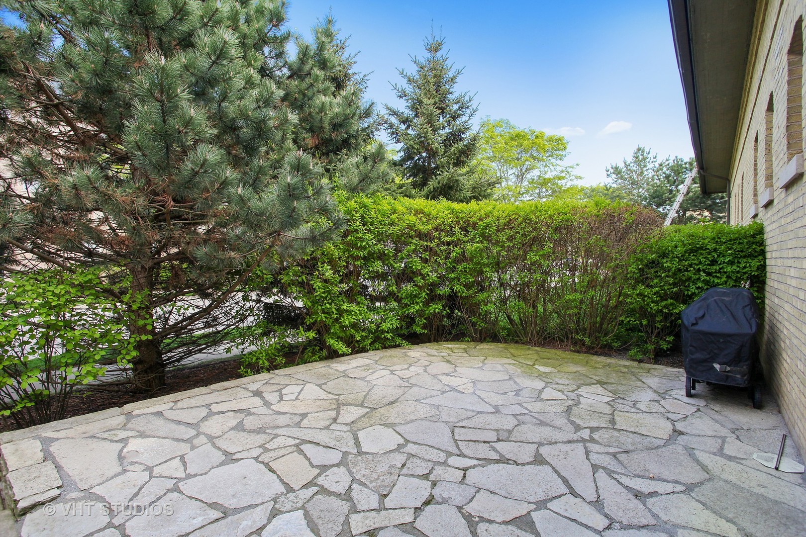 697 Rienzi Lane Highwood, IL 60040 - Photo 21 of 24 a view of a pathway both side of house