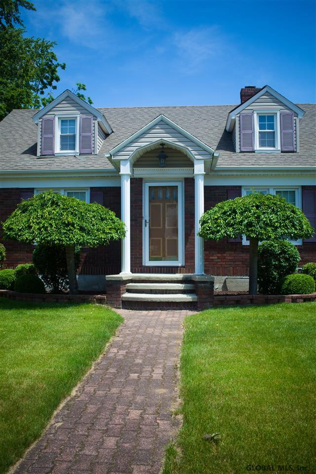 2032 Careleon Road Rotterdam, NY 12303 - Photo 2 of 25 Photo 2