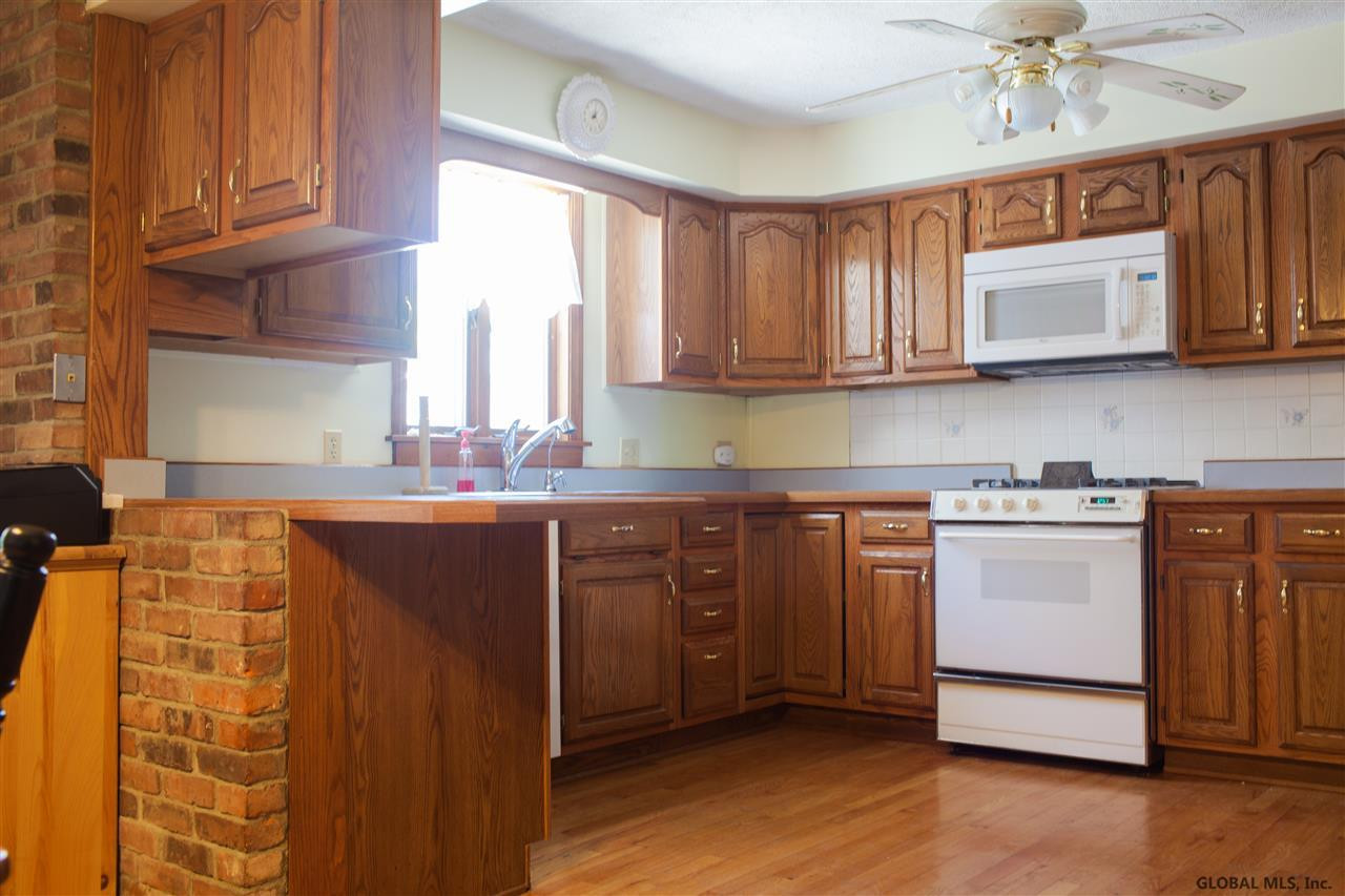 2032 Careleon Road Rotterdam, NY 12303 - Photo 7 of 25 Photo 7