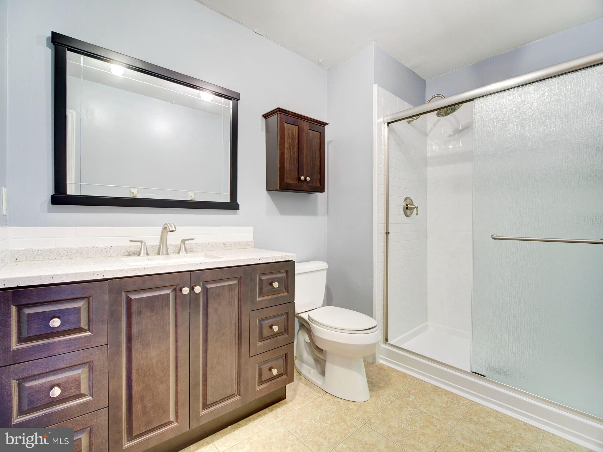 8 Beckett Court Ewing, NJ 08628 - Photo 13 of 20 a bathroom with a toilet sink and mirror