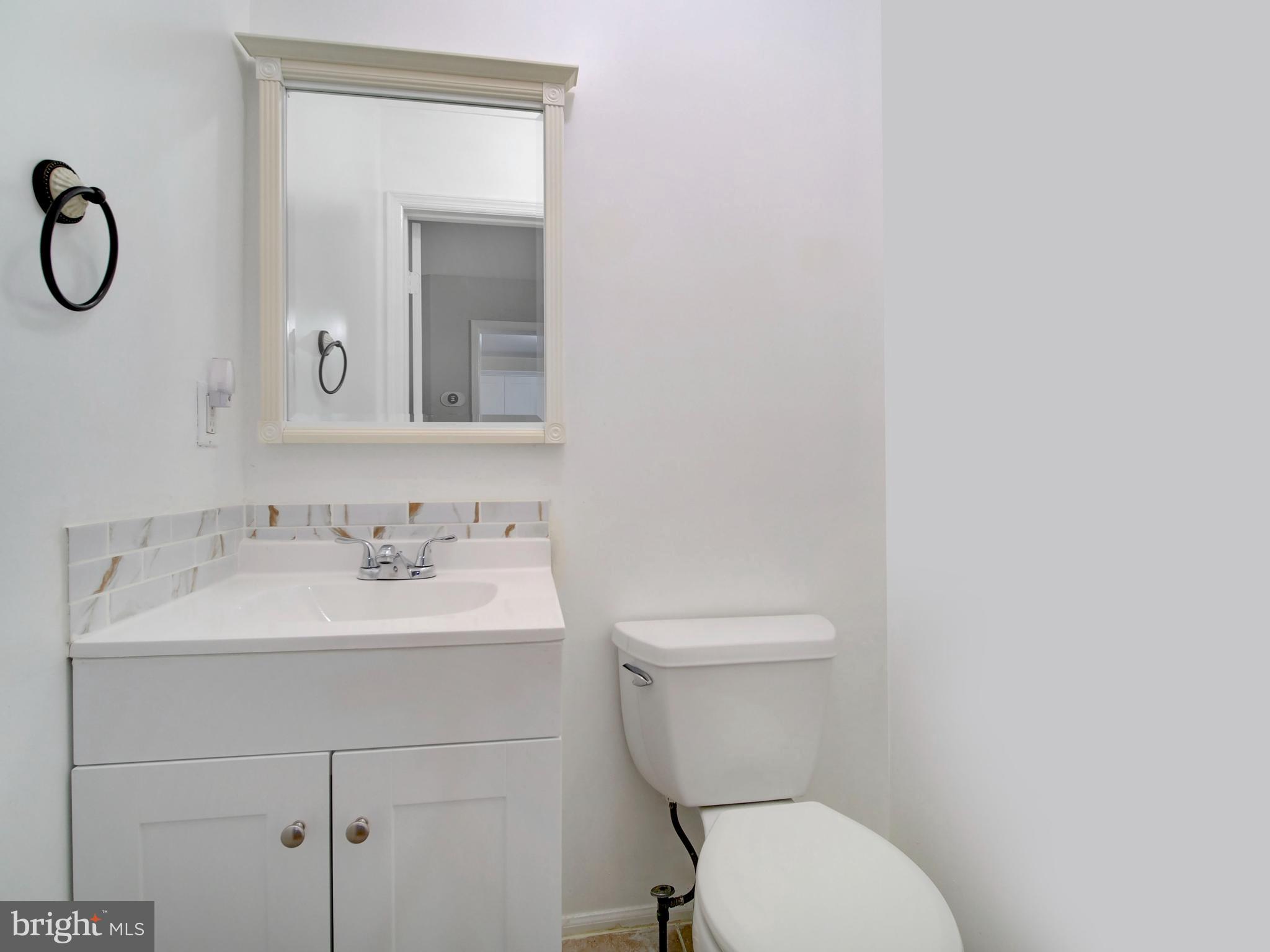 8 Beckett Court Ewing, NJ 08628 - Photo 15 of 20 a bathroom with a toilet sink vanity and mirror